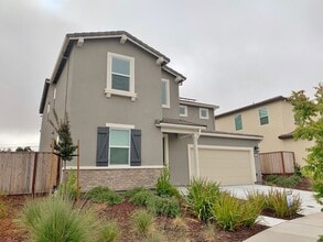 Building Photo - 2130 Brighton Dr