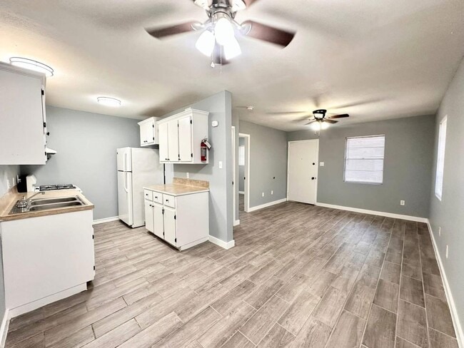 Building Photo - Maple Manor Apartments