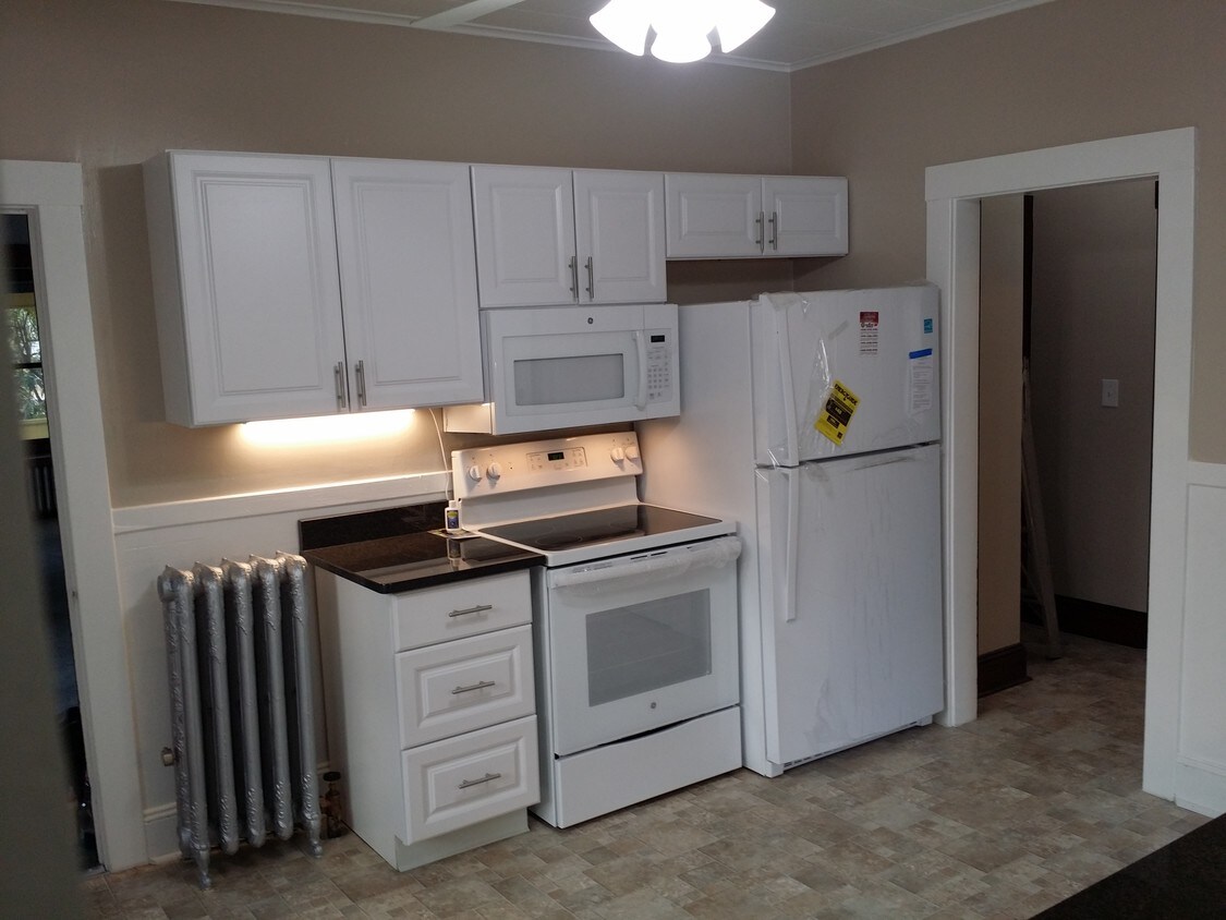 new kitchen and appliances - 36 Washington St