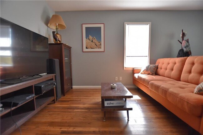 Foto del edificio - 8407 Bowling Green Dr