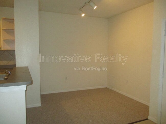 Foto del edificio - 1375 Lake Shadow Cir