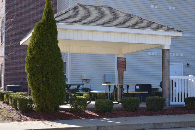 Gazebo/Picnic Area - Valley Estates of Clarksville I & II