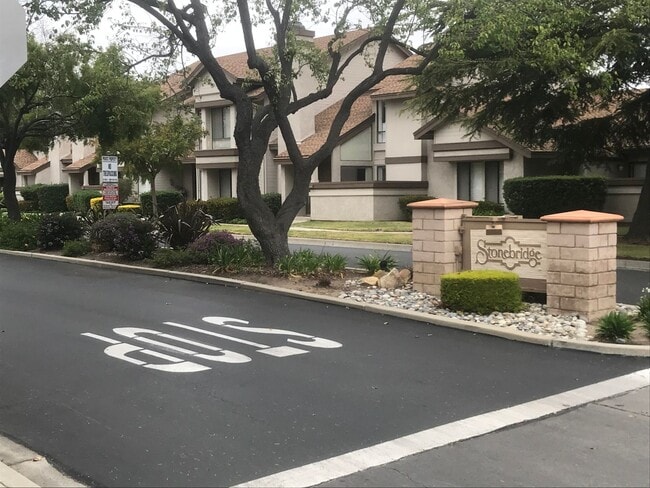 Foto del edificio - 1201 Greenstone Ln