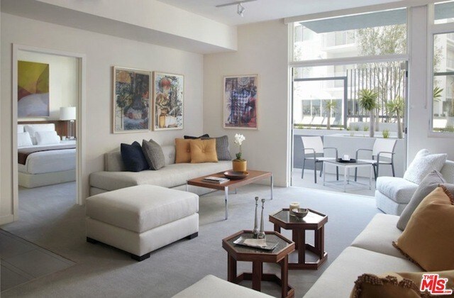 Foto del edificio - 1619 N La Brea Ave