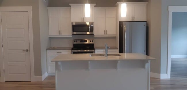 Building Photo - 85 Fieldstone Ct