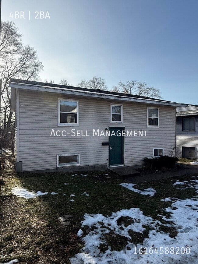 Building Photo - 530 Hall St SE