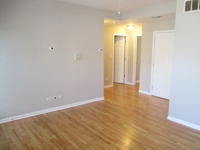 Building Photo - 2608 W Glenlake Ave