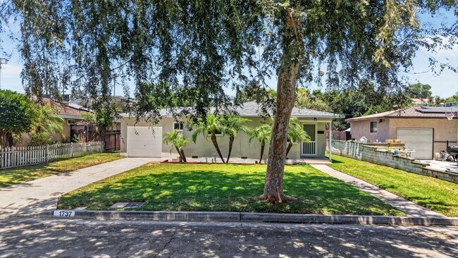 Foto del edificio - Charming Fullerton Cul-de-Sac Home with Large Yard & Detached Garage