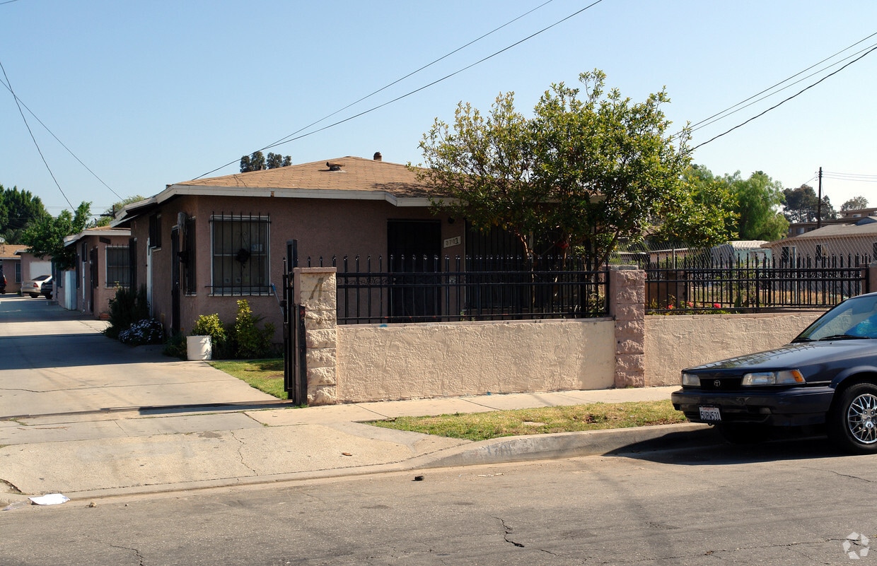 Primary Photo - 3701 W 104th St