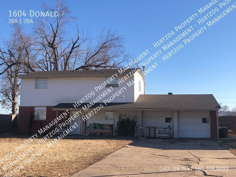 Primary Photo - Spacious 3 Bed / 2 Bath Home in a Desirabl...