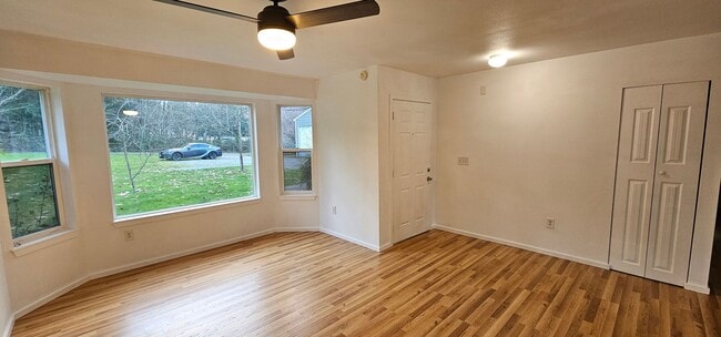 Building Photo - Three Bedroom Duplex