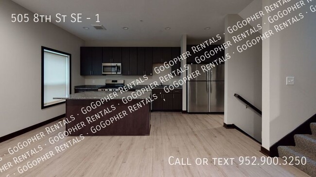 Foto del edificio - Modern 5 Bedroom Townhome Close to U of M ...