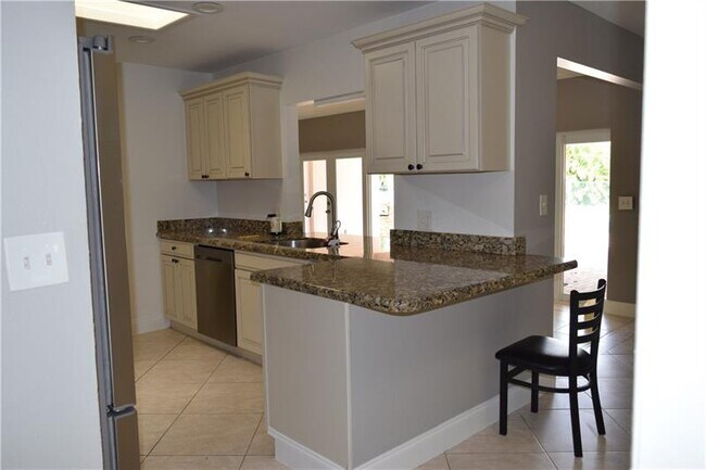 Building Photo - 4625 Glenwood Dr