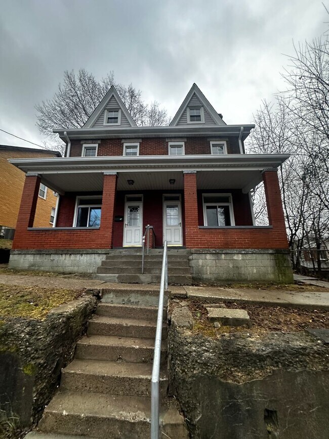 Building Photo - 117-119 Copperfield Ave