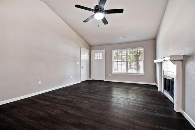 Building Photo - 2411 SW Choctaw St