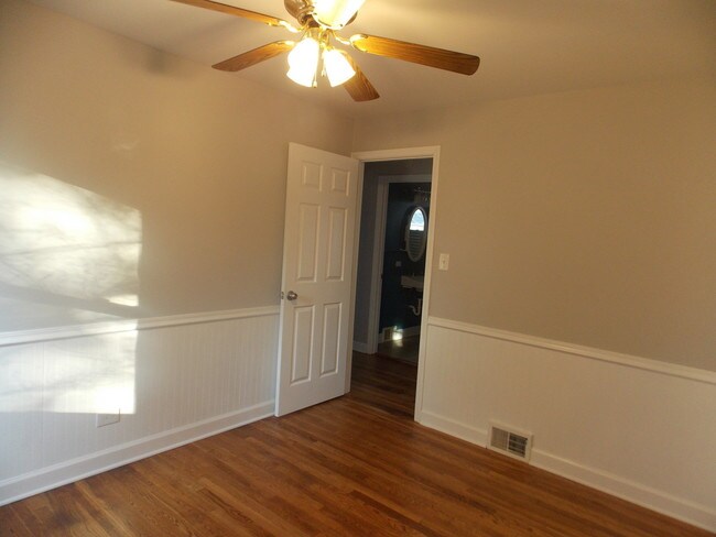 Building Photo - 134 S Archer Ave