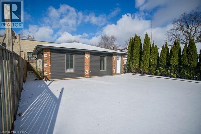 Building Photo - 44 Grey St