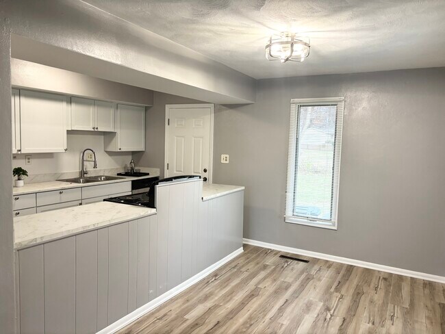 Foto del edificio - Birchwood Dr