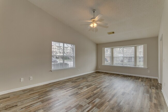 Building Photo - 1424 Southern Gardens Dr