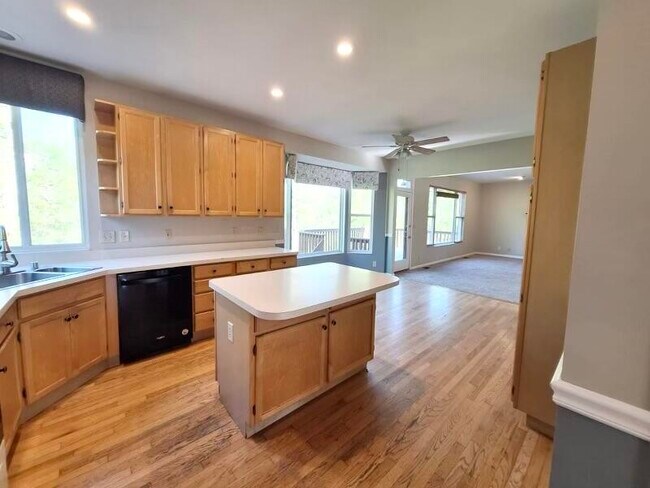 Building Photo - 7914 Driftwood Dr