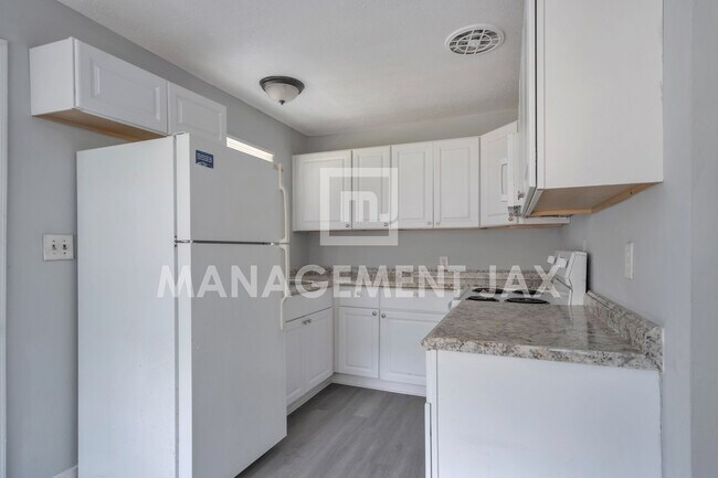 Foto del edificio - 1839 W 30th St