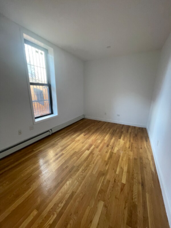 Building Photo - 460 Throop Ave