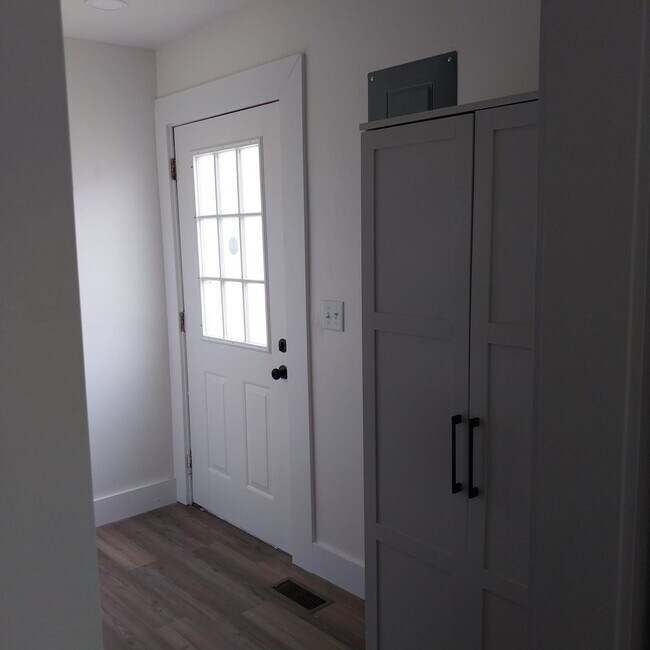 Foto del edificio - Cottage Style Dollhouse with $300/mo utili...