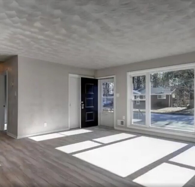 Building Photo - 3742 N Ingleside Dr