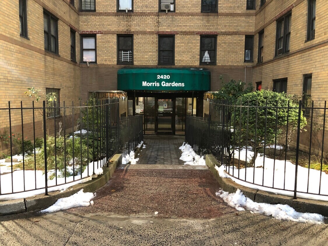 Primary Photo - 2420 Morris Ave