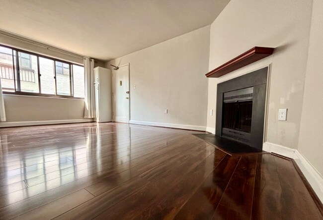 Foto del edificio - 2602 Tunlaw Rd NW