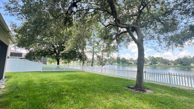 Foto del edificio - Spacious 4 Bedroom Spring Isle Home AVAILA...