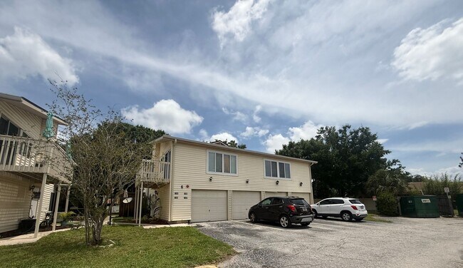 Building Photo - 1101 Spring Meadow Dr