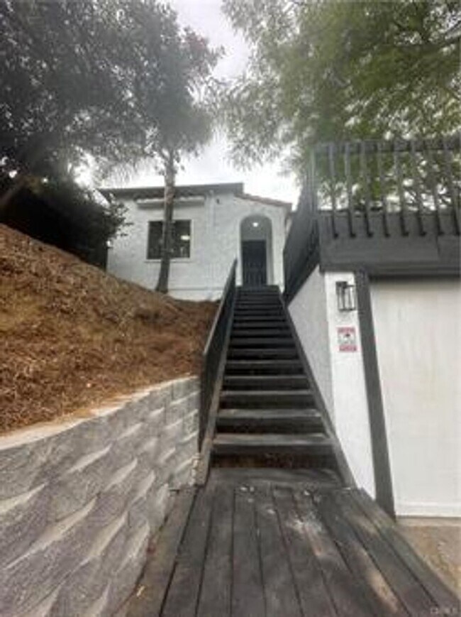 Foto del edificio - Secluded & Spacious La Mesa home available...