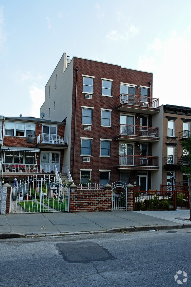 Building Photo - 127 4th Pl