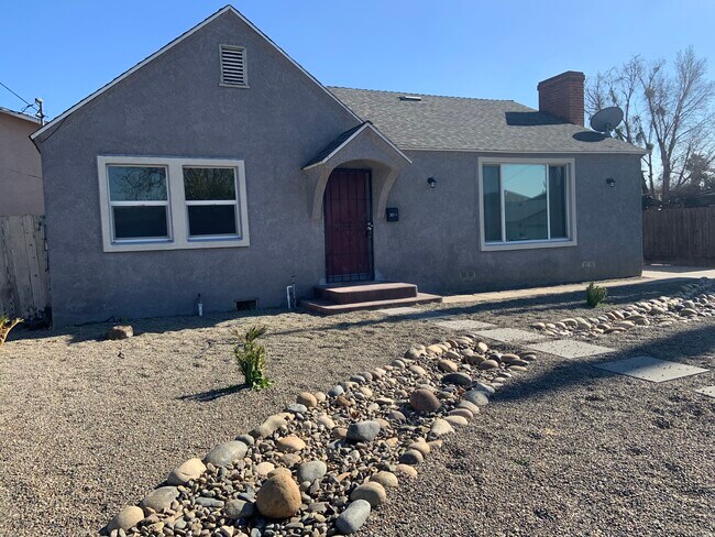 3208 9th Street - 3208 9th St