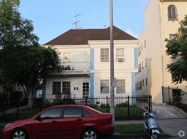 Building Photo - 237 S Kenmore Ave