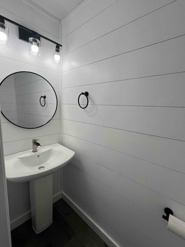 Building Photo - 2505 Redwood Ct