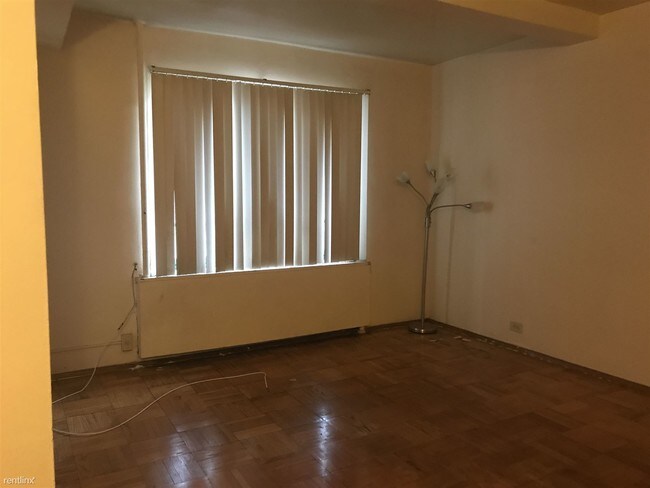 Foto del edificio - 1 br, 1 bath  - 1439 Metropolitan Ave