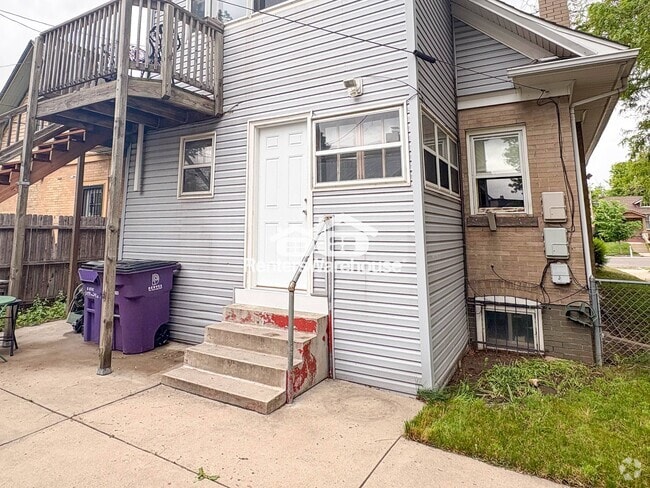Building Photo - 2918 Grove St