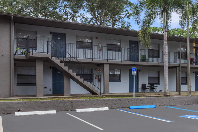 Foto del edificio - 7770 Starkey Rd
