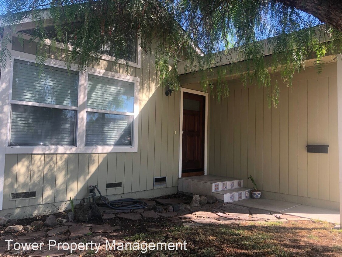 Primary Photo - 4 br, 2 bath House - 416 Simi Place