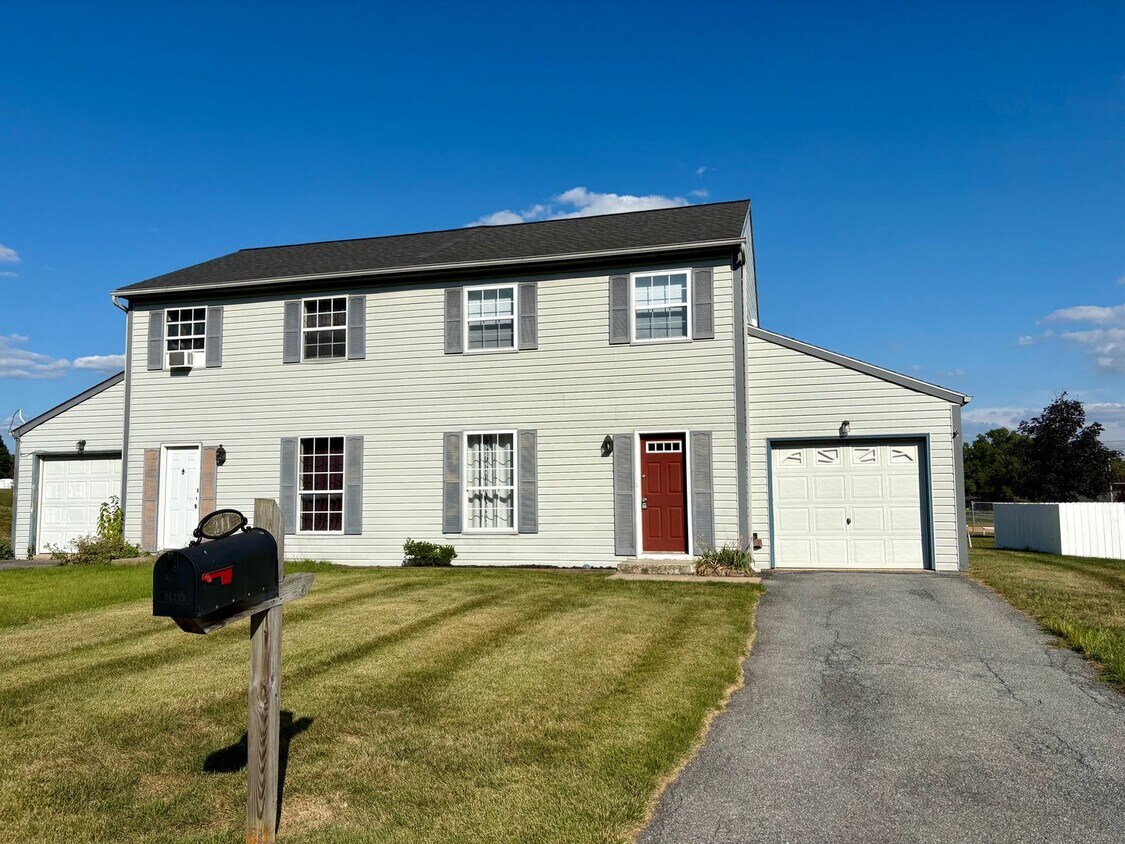 Primary Photo - 2 Bedroom 1 Bathroom in Mount Joy!