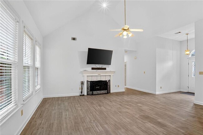 Foto del edificio - 10825 Pinewalk Forest Cir
