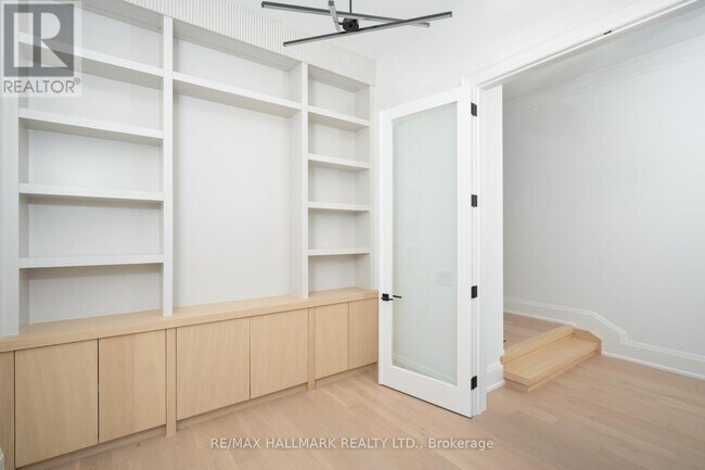 Photo du bâtiment - 45 Drynoch Ave