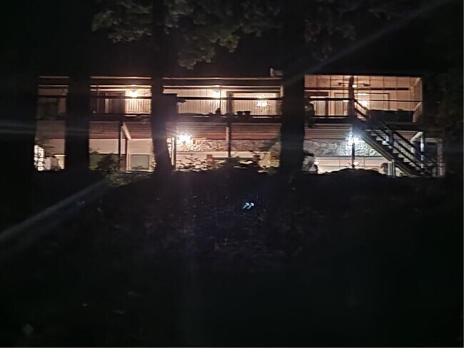 Foto del edificio - 6115 Reives Rd
