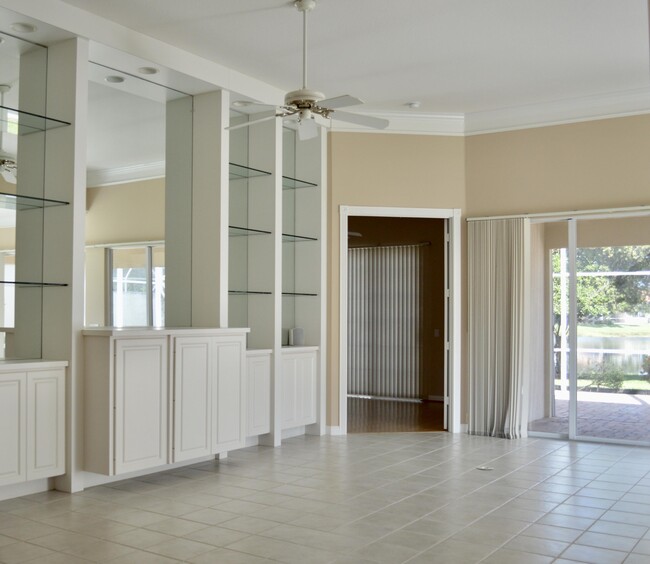Building Photo - 8120 SE Paurotis Ln
