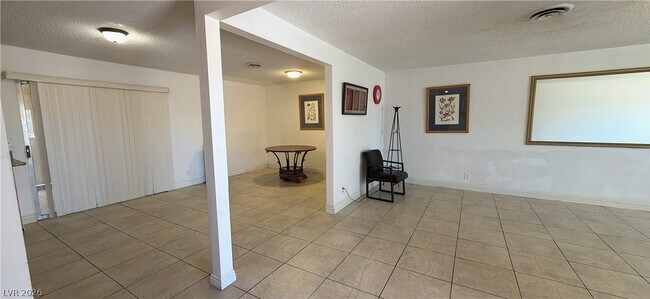 Building Photo - 4712 W Rip Van Winkle Ln