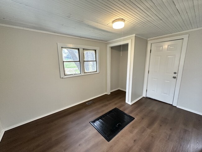 Foto del edificio - 1556 Burgin Ave