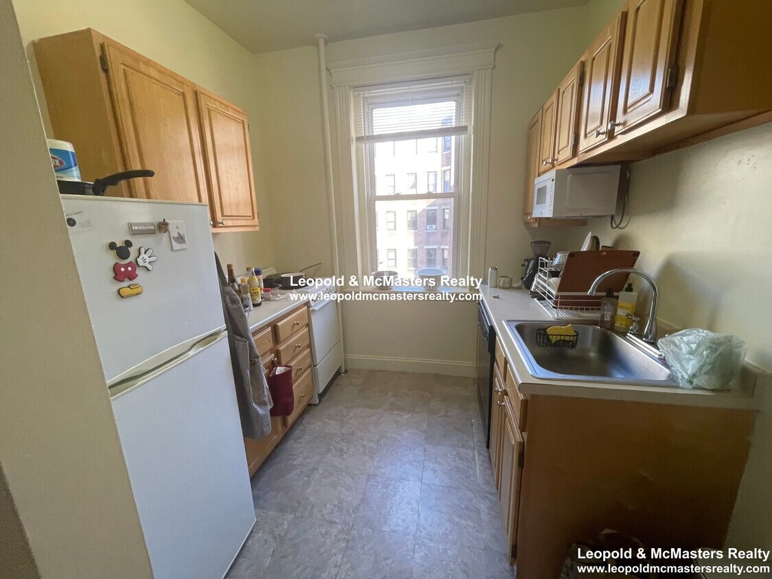 Primary Photo - 102 Queensberry St