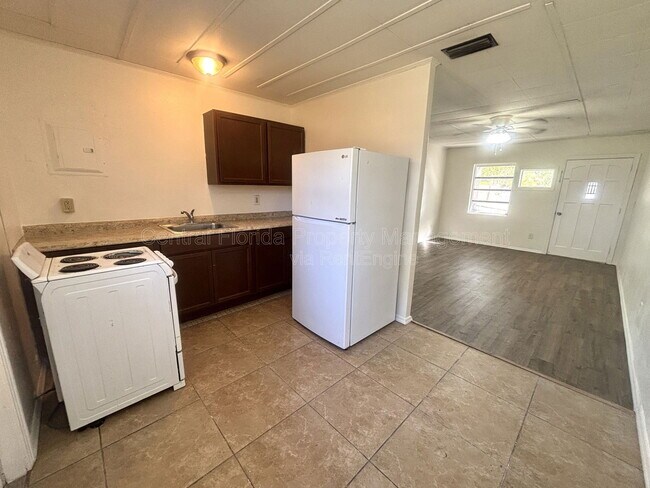 Foto del edificio - 842 Lake Ave